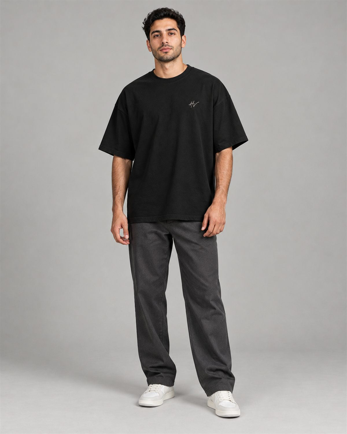 Man wearing the black HALVERE oversized tee